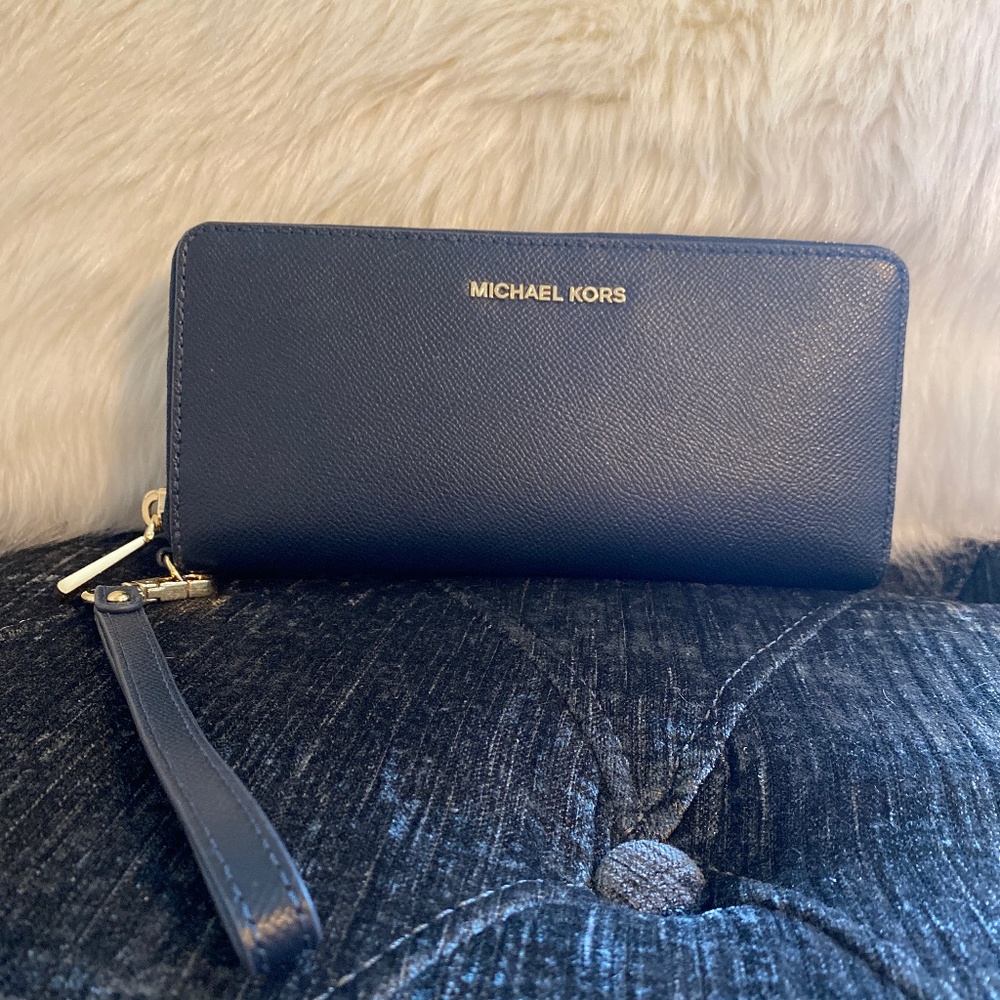 Maybe chapel Kors Blue Leather Wristlet
